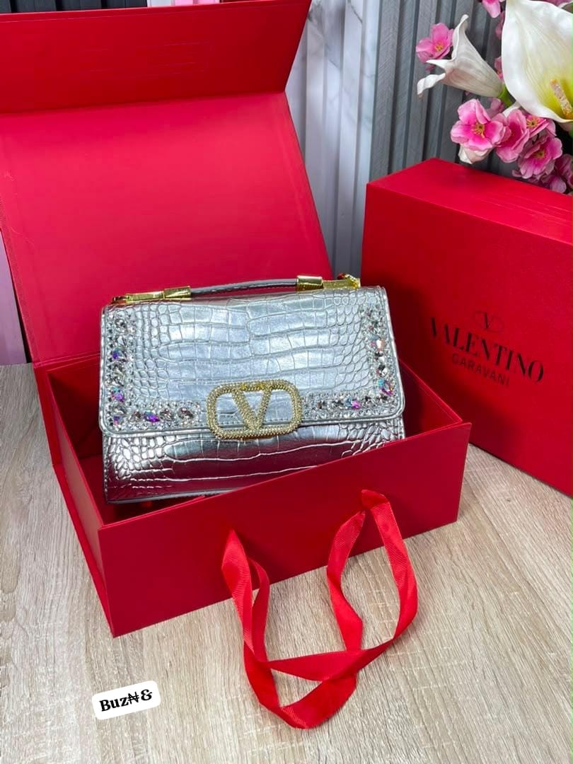 Valentino luxury. - Image 4