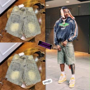 DENIM SHORTS.