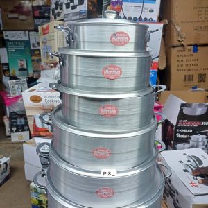 Cookware - 6 sets.