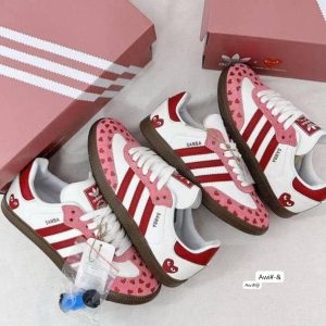 Adidas samba.
