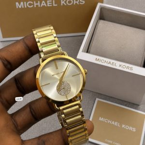 MK - Michael Kors.