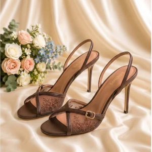 Heel sandal.