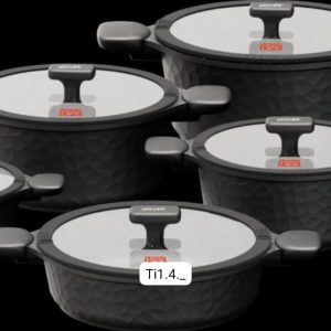 Set of 5 cookware.