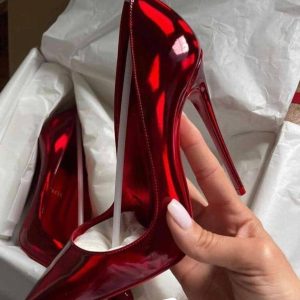 Cover shoe heel.